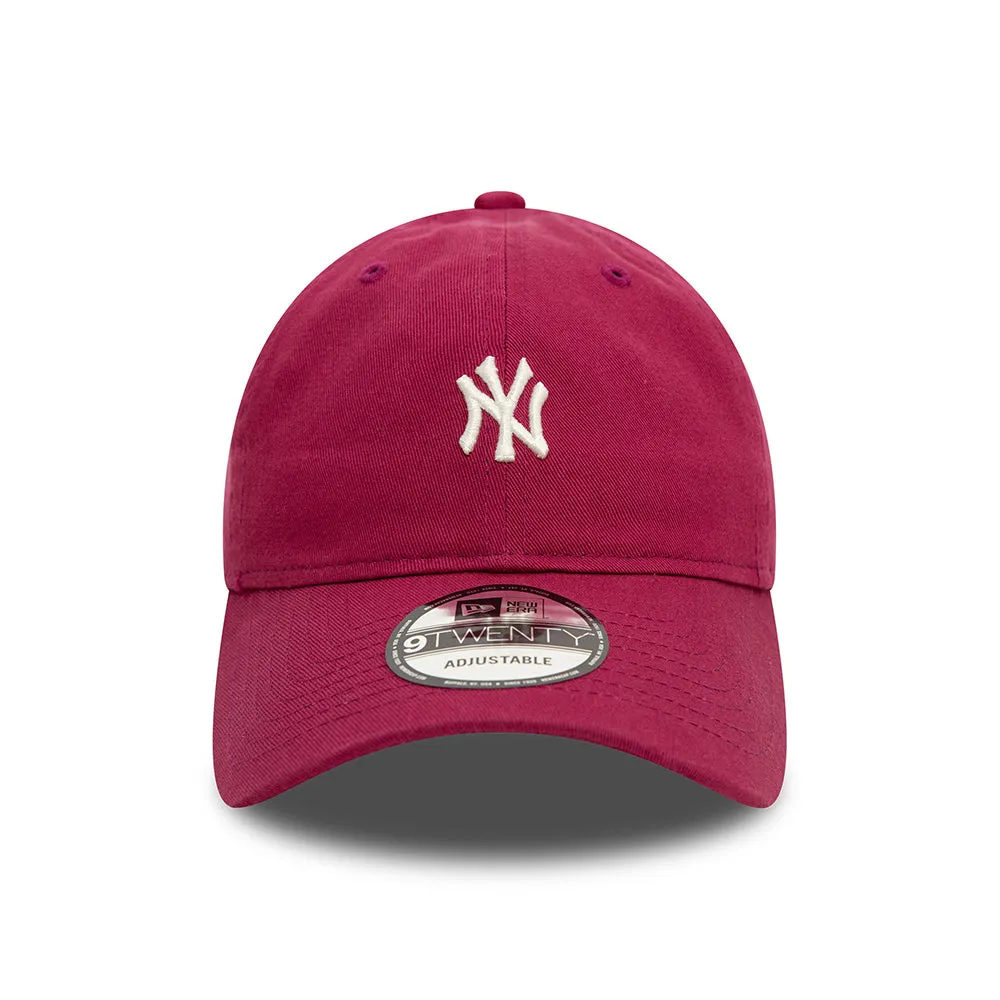 New Era 9TWENTY New York Yankees Baseball Cap - MLB Mini Washed - Cherry Red